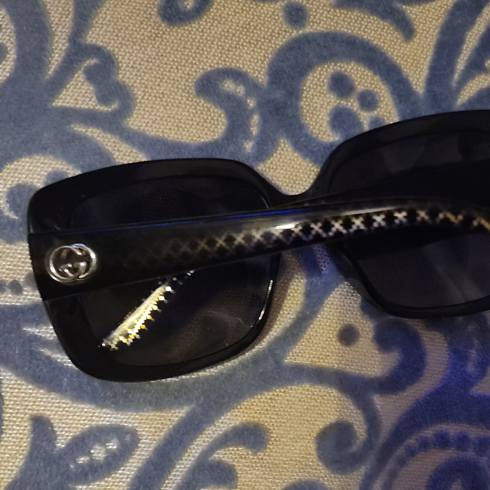 Black Women's Gucci Sunglasses -  **** Must Replace The Lenses.
